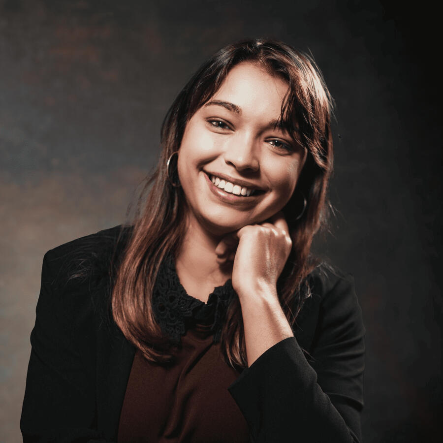 Taylor Navarro as Amanda