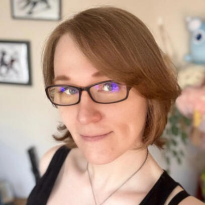 Elaine Headshot